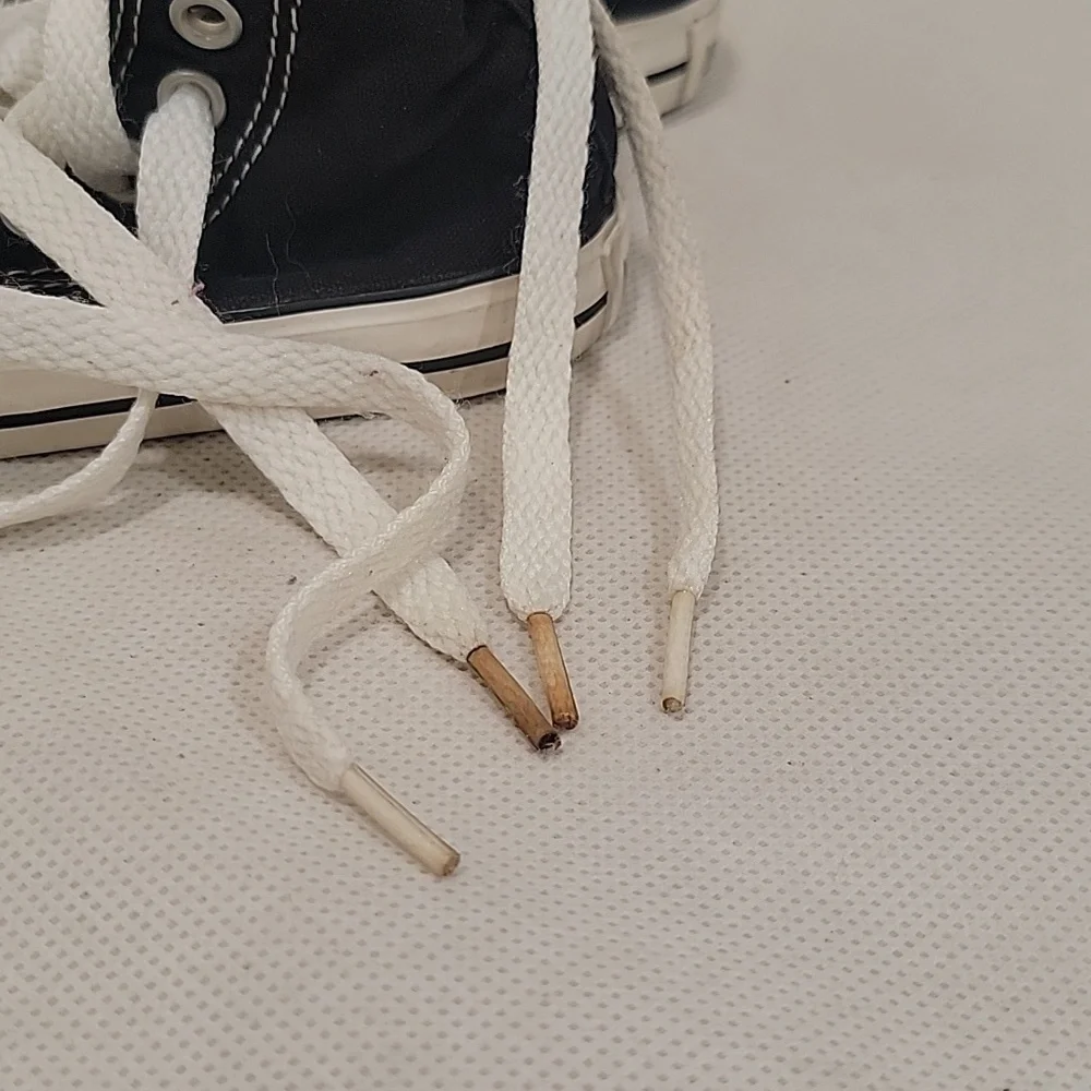 TODDLER CONVERSE HIGH TOP SNEAKERS (sz 4)